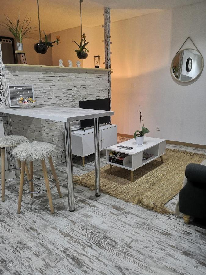 Studio Zen Et Cosy, Neuf En Pleine Ville Saint-Claude Exterior photo