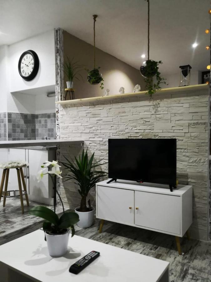 Studio Zen Et Cosy, Neuf En Pleine Ville Saint-Claude Exterior photo