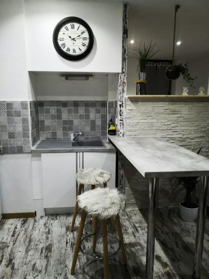 Studio Zen Et Cosy, Neuf En Pleine Ville Saint-Claude Exterior photo