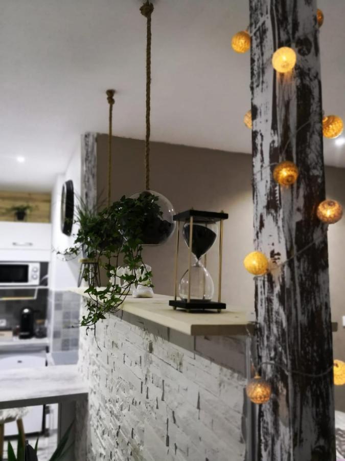 Studio Zen Et Cosy, Neuf En Pleine Ville Saint-Claude Exterior photo